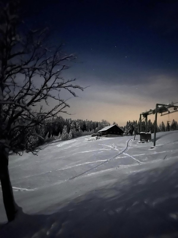Le sommet du téléski de nuit.