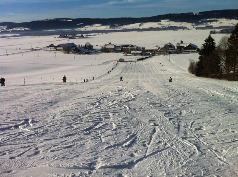 La piste de ski de Brot-Plamboz avec son téléski