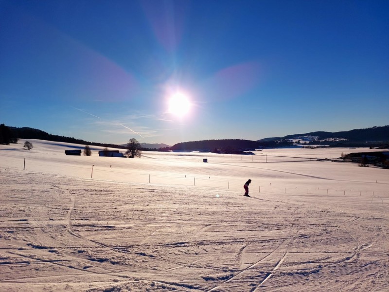 La piste de ski de Brot-Plamboz avec son téléski