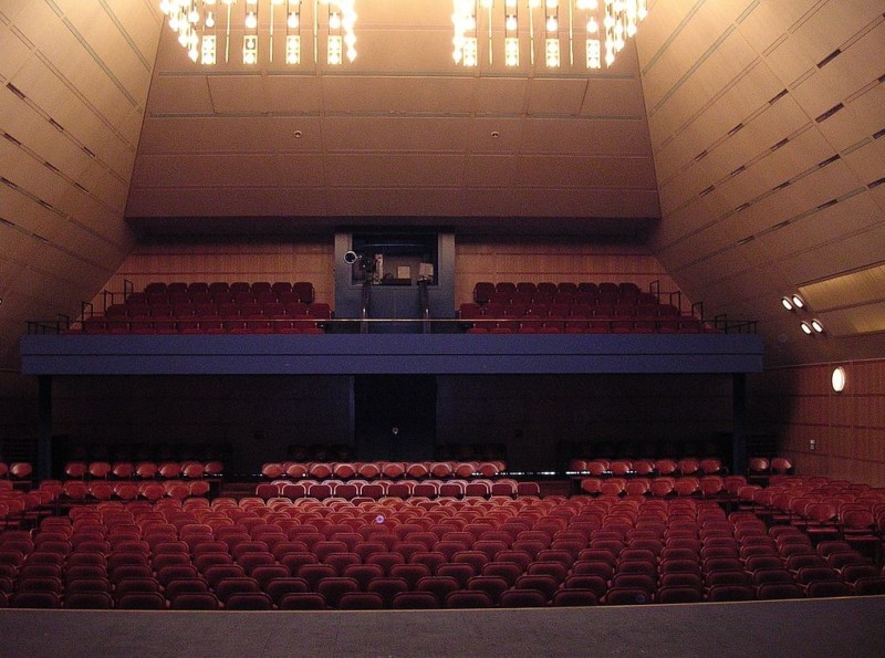 La salle de spectacle composée d'un parterre et d'un balcon.