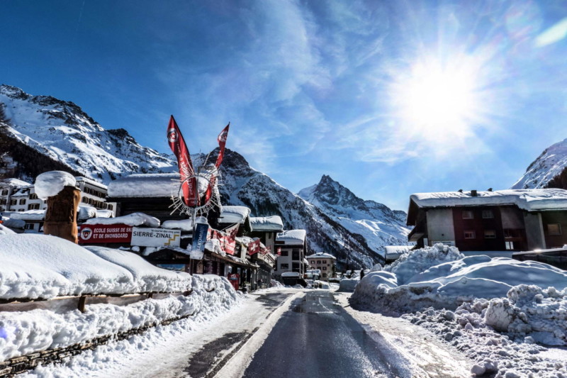 La station de ski de Zinal avec la Dent Blanche