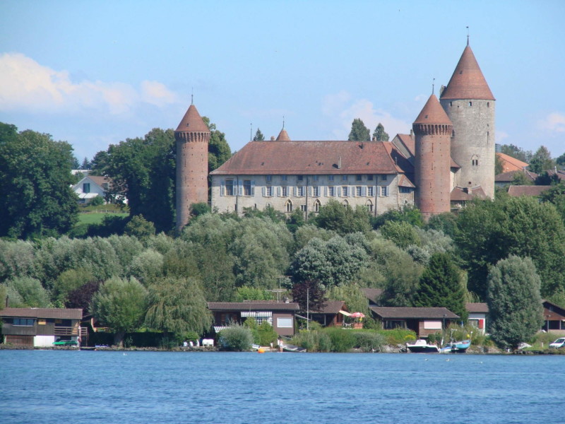 Le château d'Estavayer-le-Lac dans la Broye fribourgeoise.