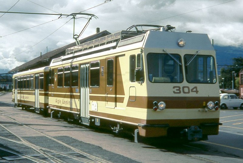 Les anciennes couleurs brunes du train Aigle - Leysin