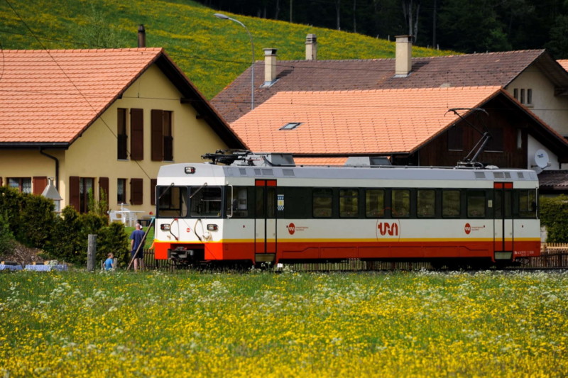 Le train la Chaux-de-Fonds - Les Ponts-de-Martel.
