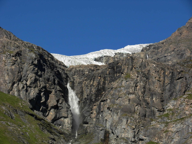 Le glacier et la cascade du Giétro.