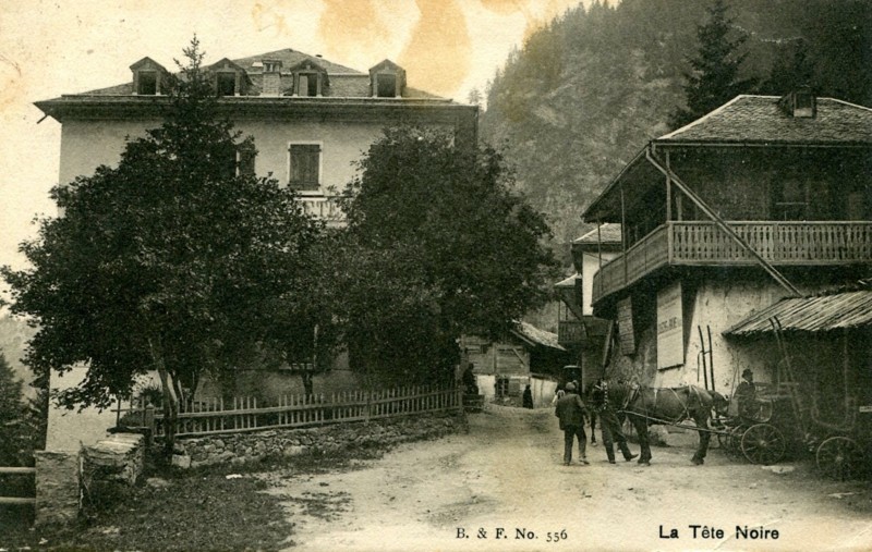 L'hôtel de Tête-Noire sur la gauche. Photo : notrehistoire.ch