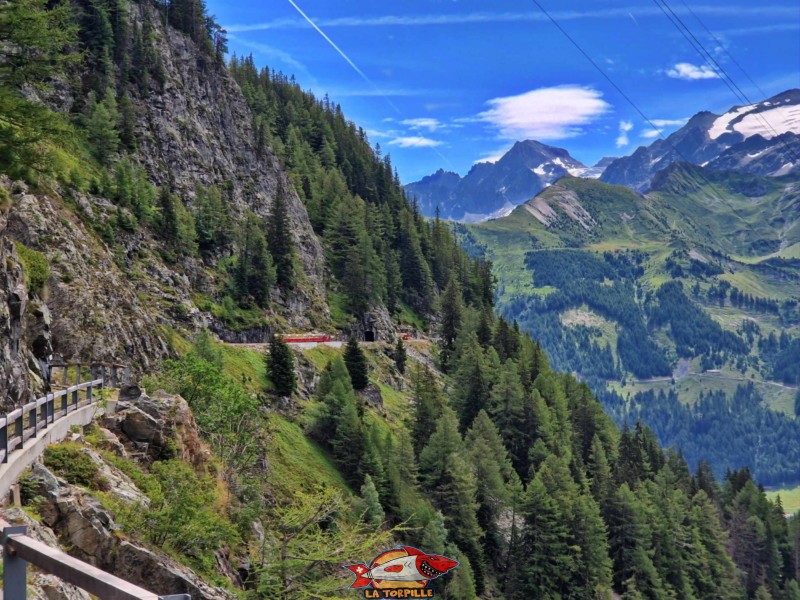 La vue depuis l'arrivée du petit train, au niveau de la station inférieure du Minifunic.