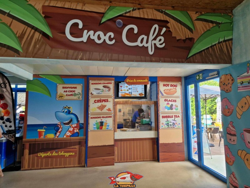 Le "Croc Café" sous la tour des toboggans.