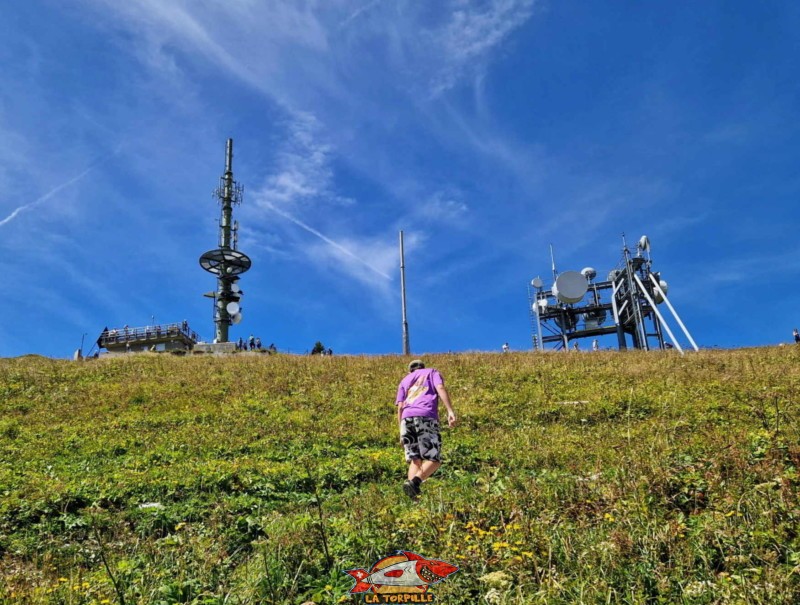 Les antennes de télécommunication au sommet des Rochers de Naye. 