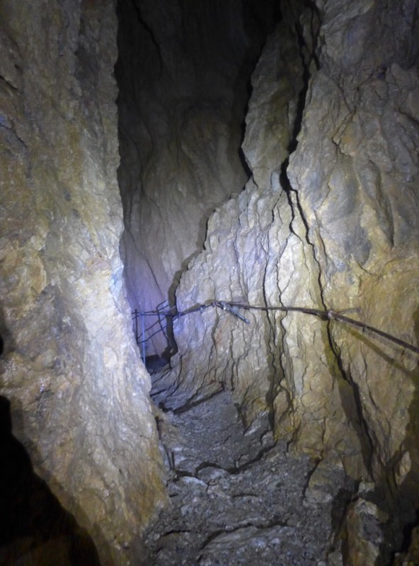 Le boyau de la grotte de Naye est long de 170 mètres.