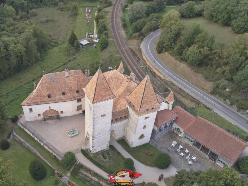 Drone. Château de La Sarraz, canton de Vaud.