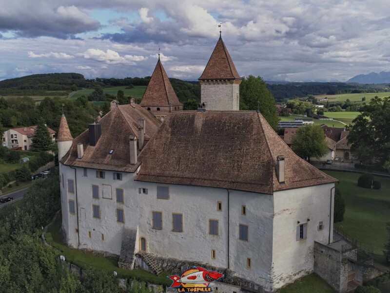 Drone. Château de La Sarraz, canton de Vaud.