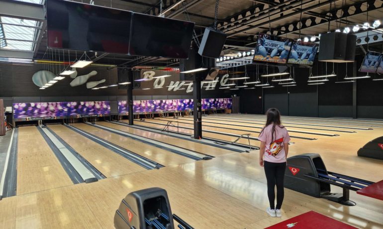 🎳🎱 BowlinGland