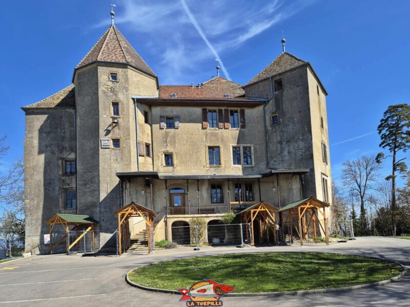 Le château de Saint-Barthélemy.