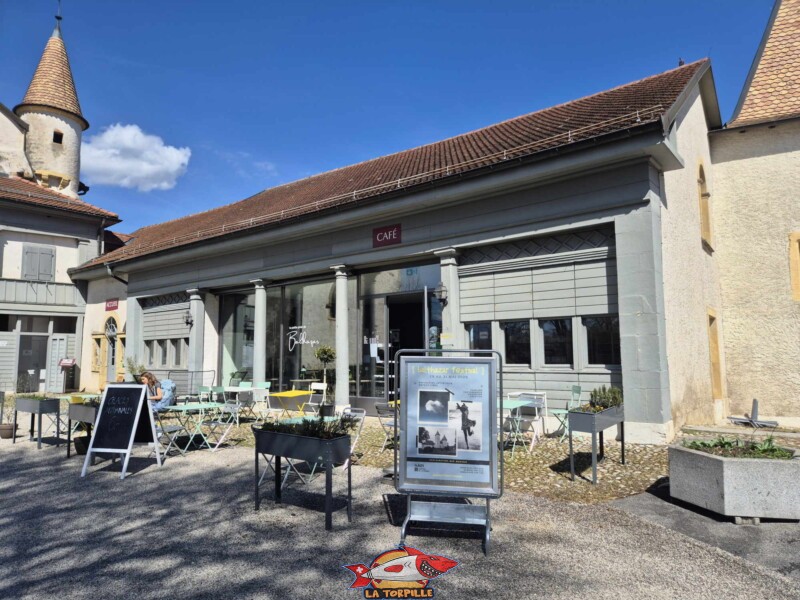 L'extérieur de la Petite Pinte de Balthazar. Château de La Sarraz, canton de Vaud.