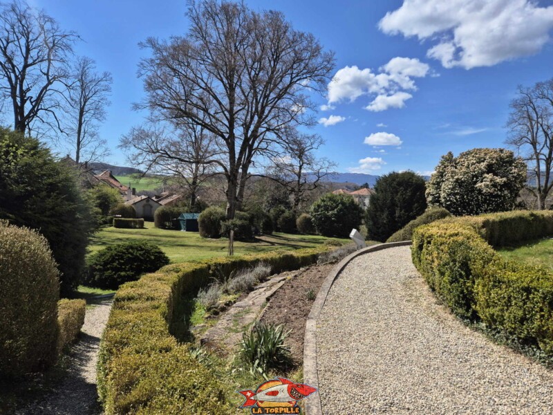 Jardin. Château de La Sarraz, canton de Vaud.