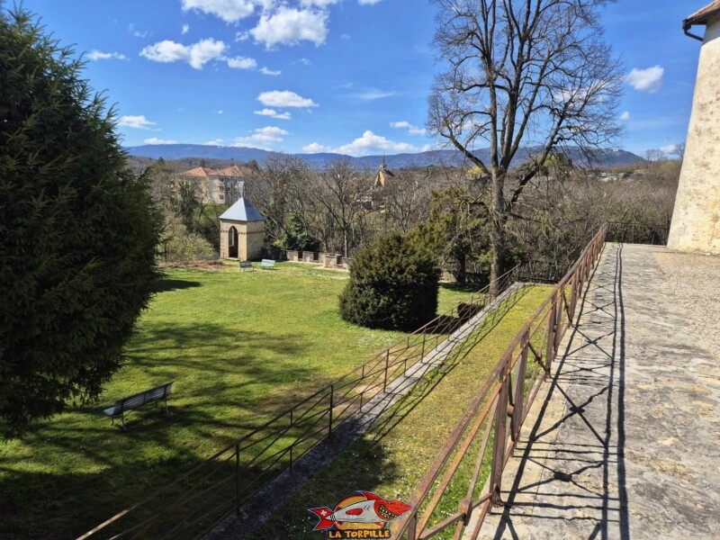 Jardin. Château de La Sarraz, canton de Vaud.