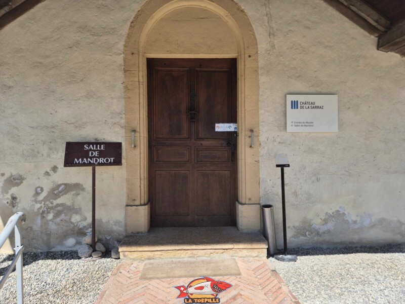 Le début de la visite depuis la cour. Château de La Sarraz, canton de Vaud.