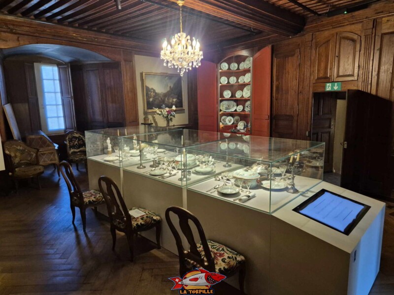 La salle à manger dès le 18e siècle. Château de La Sarraz, canton de Vaud.
