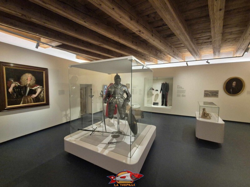 La tradition des familles nobles en Suisse qui fournissent des hommes aux souverains européens pendant des centaines d'années jusqu'à la moitié du 19e siècle. Château de La Sarraz, canton de Vaud.