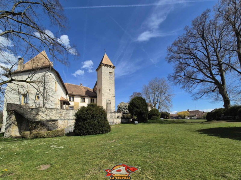 Côté Sud-Ouest. Château de La Sarraz, canton de Vaud.