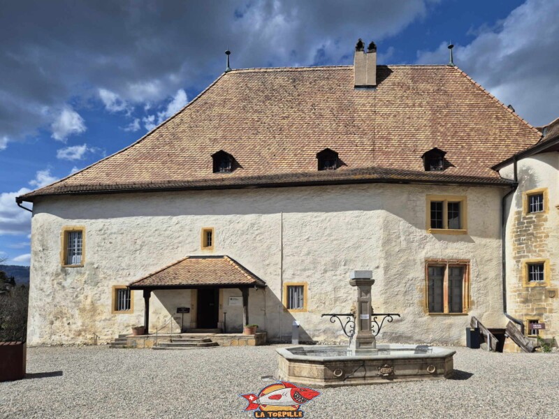Cour. Château de La Sarraz, canton de Vaud.