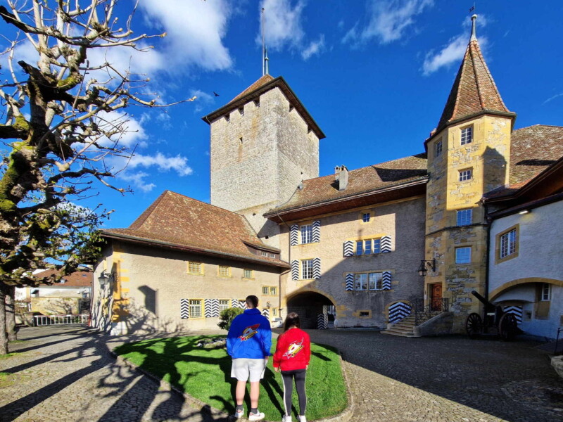 cour, chateau de morat