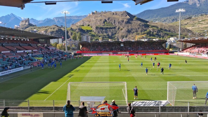 Valère et Tourbillon depuis le stade du FC Sion, le stade de Tourbillon.