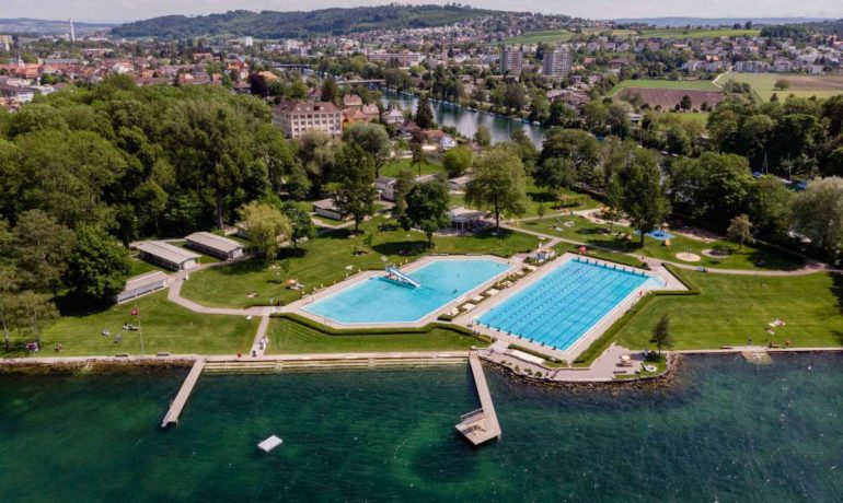 🏊🏖️ Plage et Piscine Extérieure de Nidau