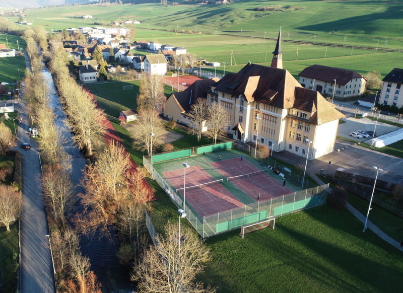Les terrains de tennis à Courtelary. Les terrains de tennis à Courtelary.