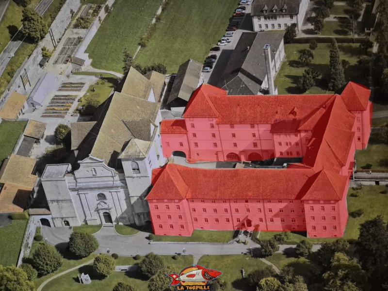 L'abbaye avec, en rouge, son ancien cloître. Cloître. L'abbaye de Bellelay, Commune de Saicourt, Jura bernois.