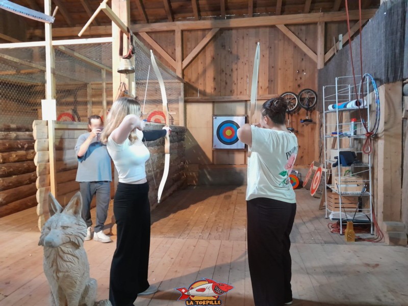 Le tir à l'arc, Les ateliers du bûcheron, Brévine, canton de Neuchâtel.