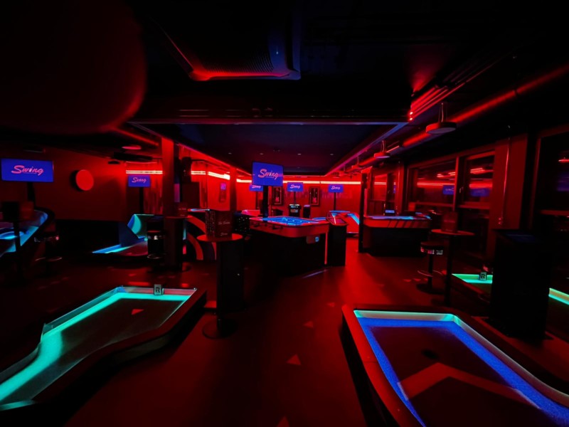 Une vue d'ensemble des parcours. Swing - Interactive Mini-Golf Geneva.