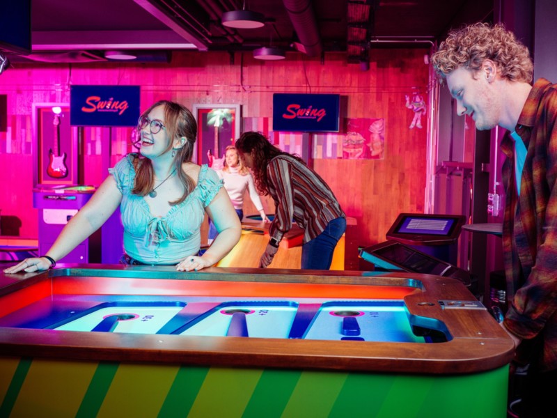 Un parcours du mini-golf. Swing - Interactive Mini-Golf Geneva.