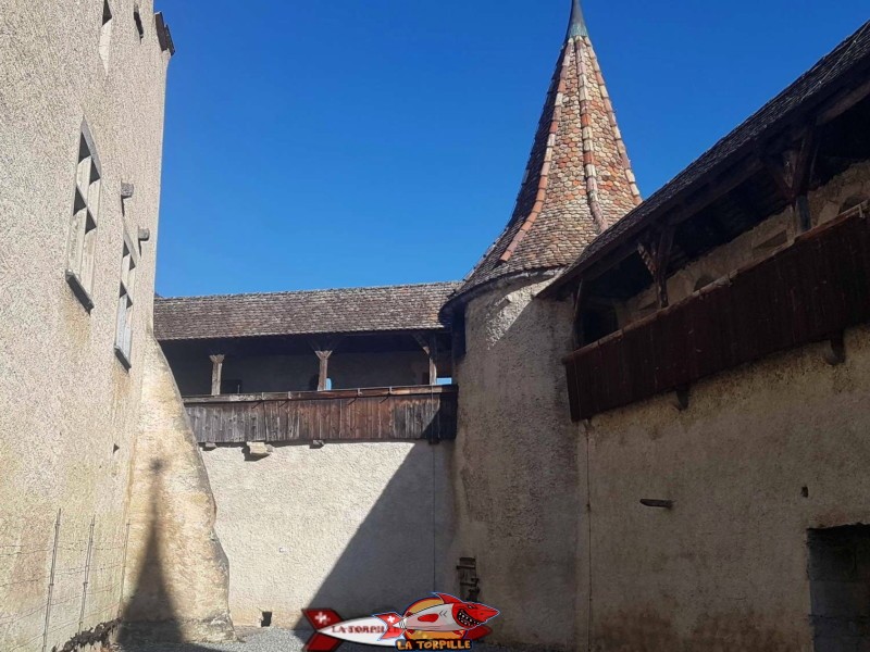 La cour du château. Aigle