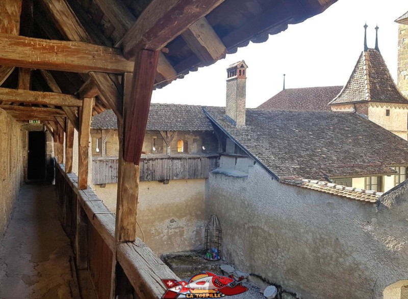 La cour du château. Aigle