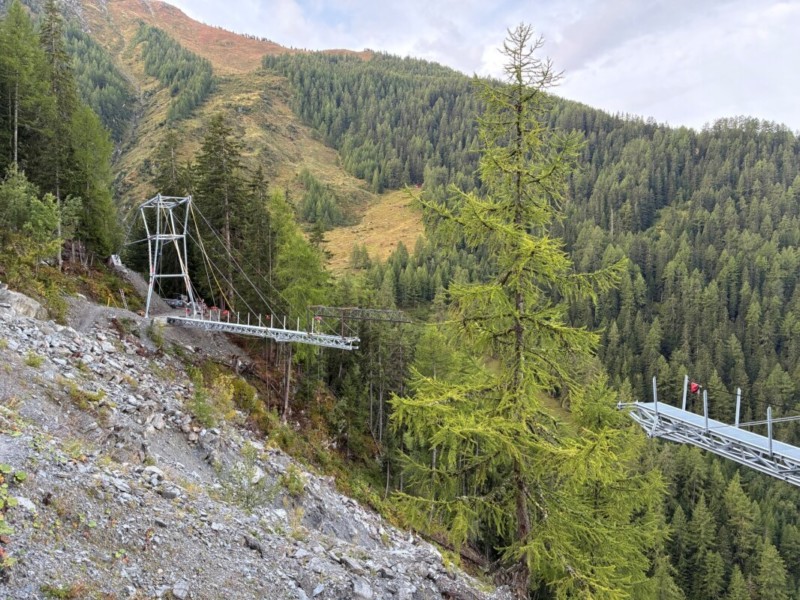 La passerelle des Dzoras.