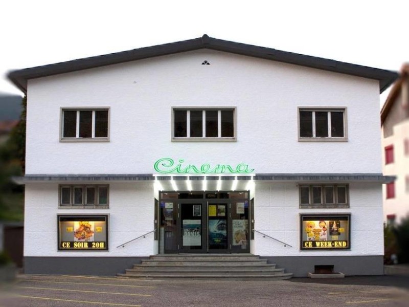 L'extérieur du cinéma Palace. Bévilard, Valbirse, Jura bernois. L'extérieur du cinéma Palace. Bévilard, Valbirse, Jura bernois.