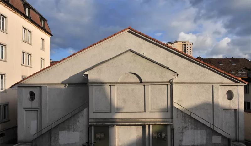 L'ancienne façade arrière du cinéma construit en 1916 par le Corbusier et seul restant de l'incendie de 1971. la Chaux-de-Fonds