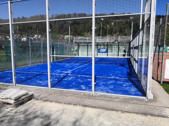 Le terrain de padel en extérieur. Le terrain de padel en extérieur.