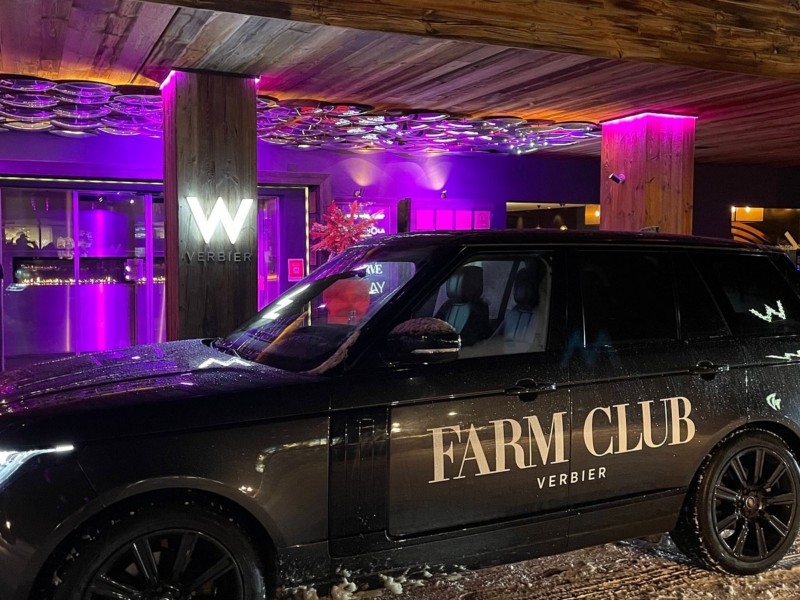 L'extérieur de la discothèque le Farm Club Verbier.