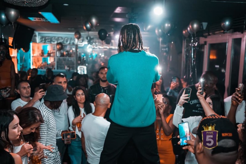 L'intérieur de la boite de nuit Five Night Club. Photo : Facebook