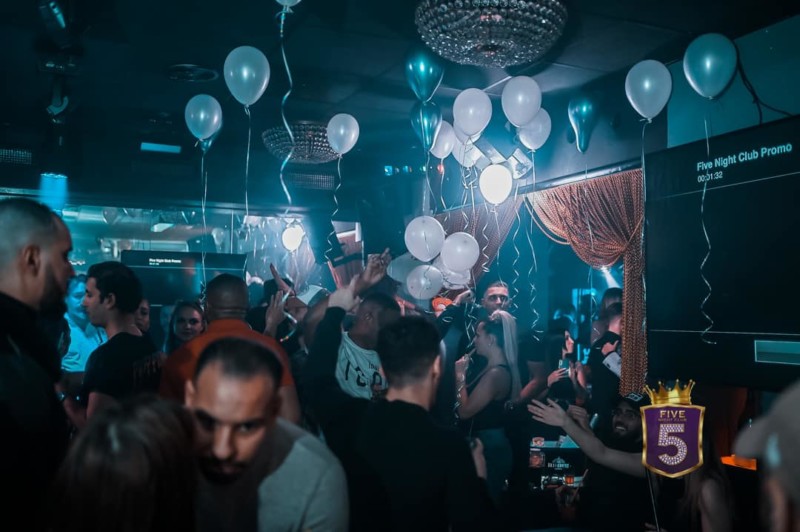 L'intérieur de la boite de nuit Five Night Club. Photo : Facebook