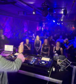 🌃🎤 L’Industrie – Swisswash – Genève