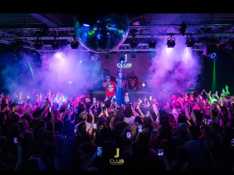 L'intérieur de la boite de nuit Le J Club