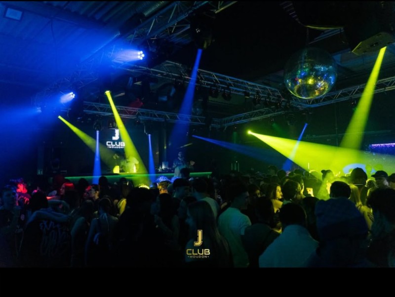 L'intérieur du night club Le J Club