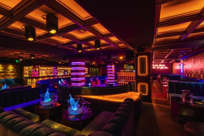 L'intérieur de la boite de nuit le Baroque Club