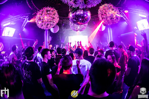 L'intérieur du night club le Mythic L'intérieur du night club le Mythic