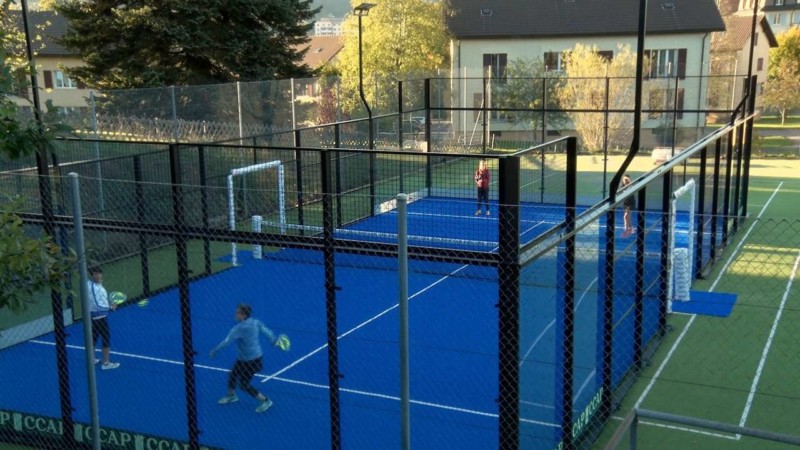 1 terrain de padel en extérieur