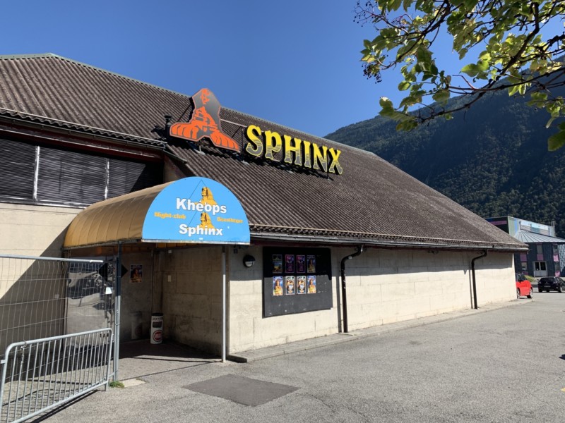 L'extérieur de la boite de nuit le Sphinx Club de Martigny.